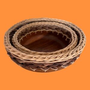 Woven wooden bowls: Set of 2